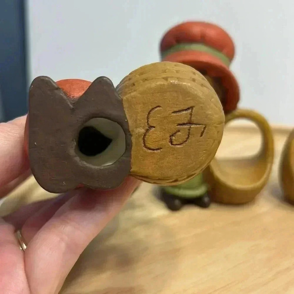 Vintage 70s Holly Hobbie napkin holders 4” tall hand painted girls with baskets - Picture 6 of 6